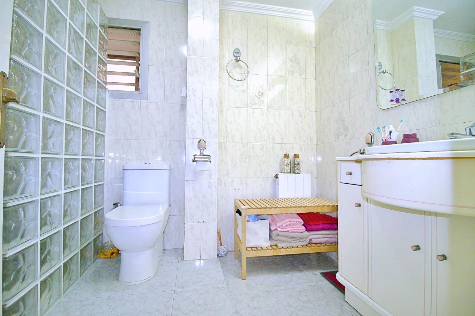 4 bedroom Flat for sale in Elche / Elx with garage - € 179,000 (Ref: 9403384)