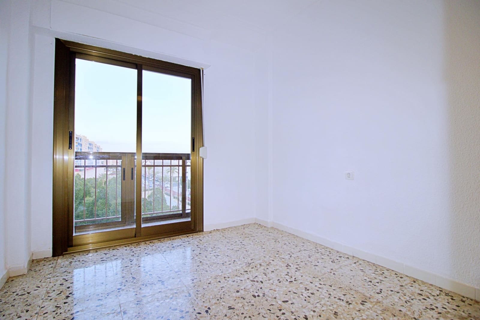 3 bedroom Flat for sale in Elche / Elx - € 168,000 (Ref: 9456254)