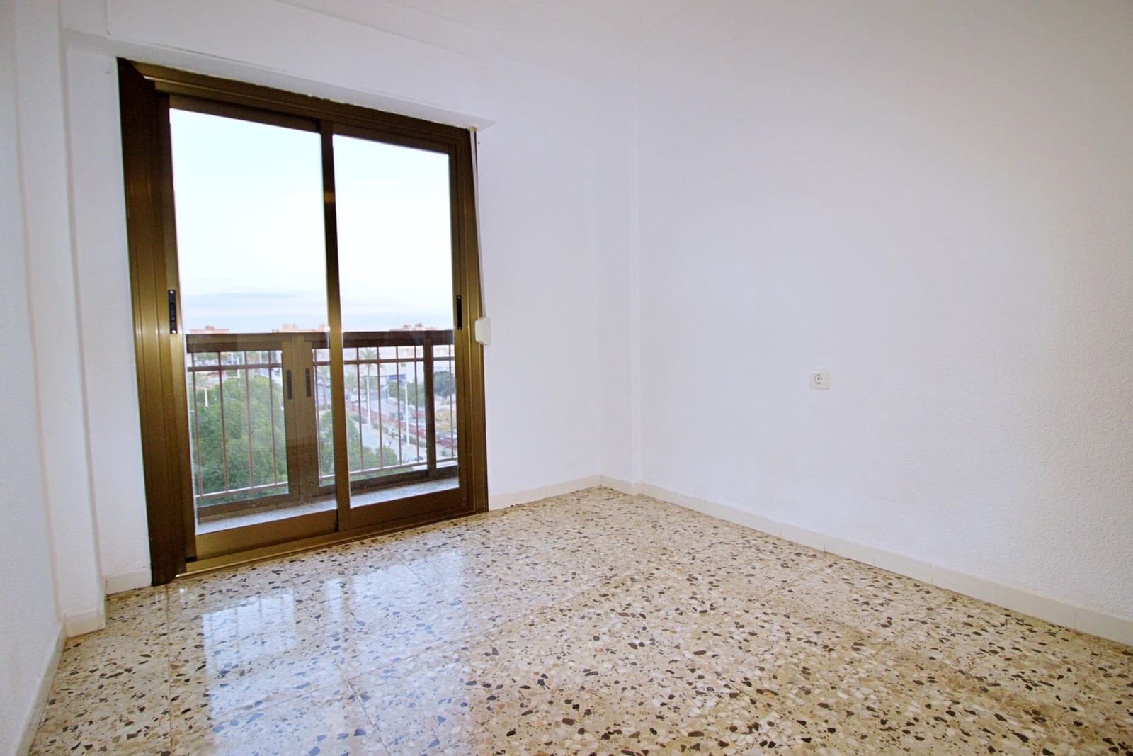 3 bedroom Flat for sale in Elche / Elx - € 168,000 (Ref: 9456254)