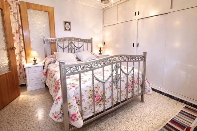 3 bedroom Flat for sale in Elche / Elx - € 120,000 (Ref: 9656092)