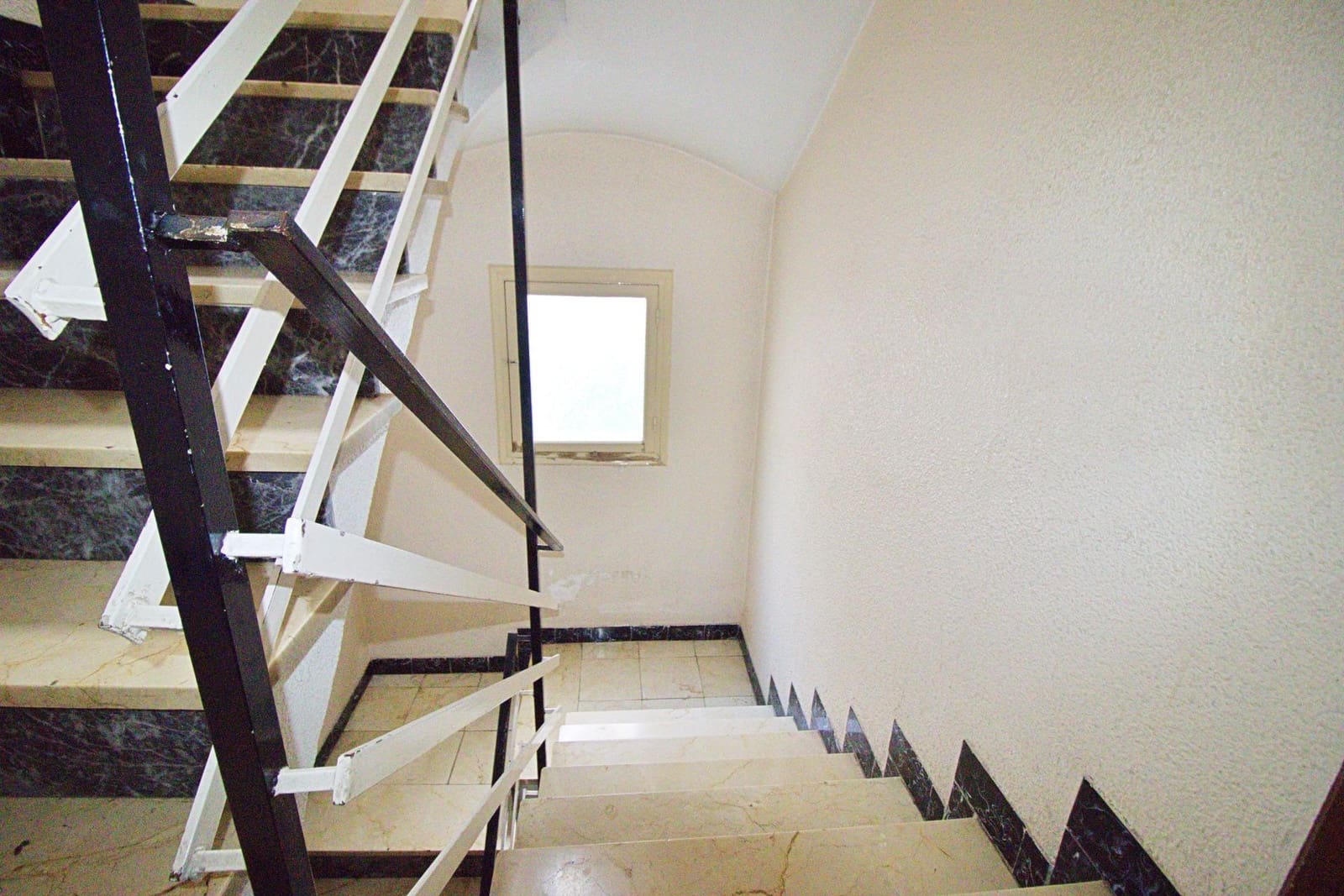 3 bedroom Flat for sale in Elche / Elx - € 120,000 (Ref: 9656092)