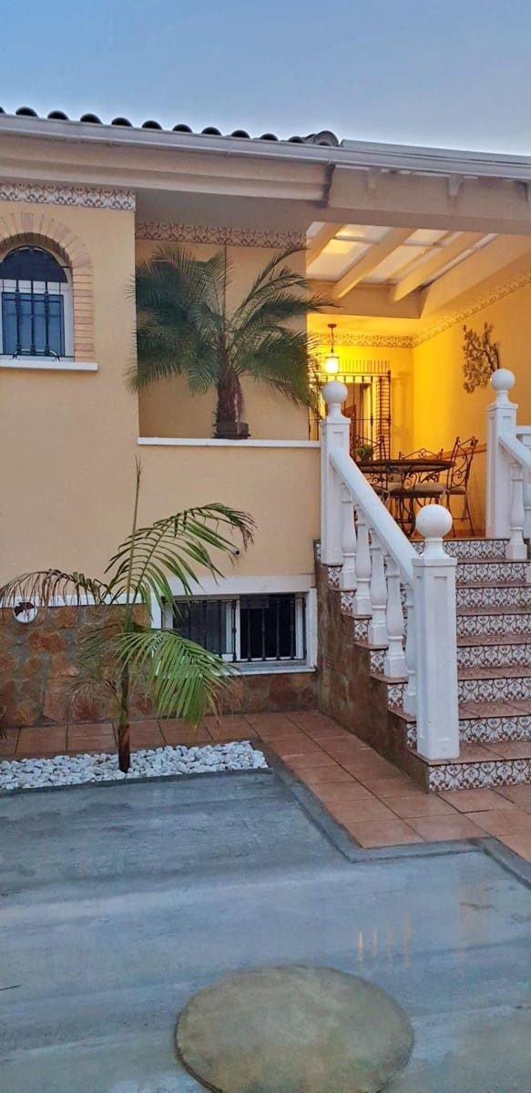 5 bedroom Terraced Villa for sale in Algorfa with pool garage - € 295,000 (Ref: 9701627)