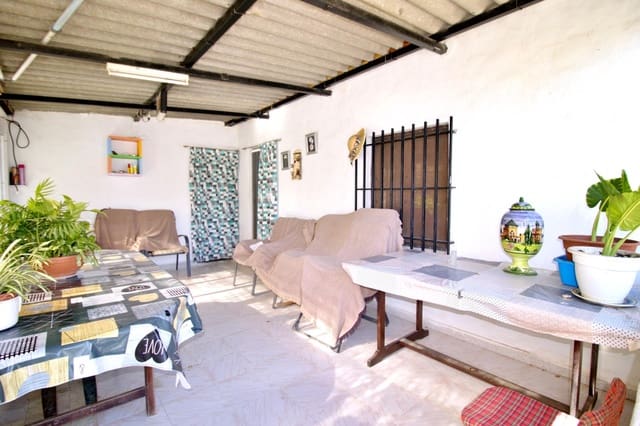 2 bedroom Finca/Country House for sale in Las Bayas, Elche / Elx with garage - € 169,000 (Ref: 9726641)
