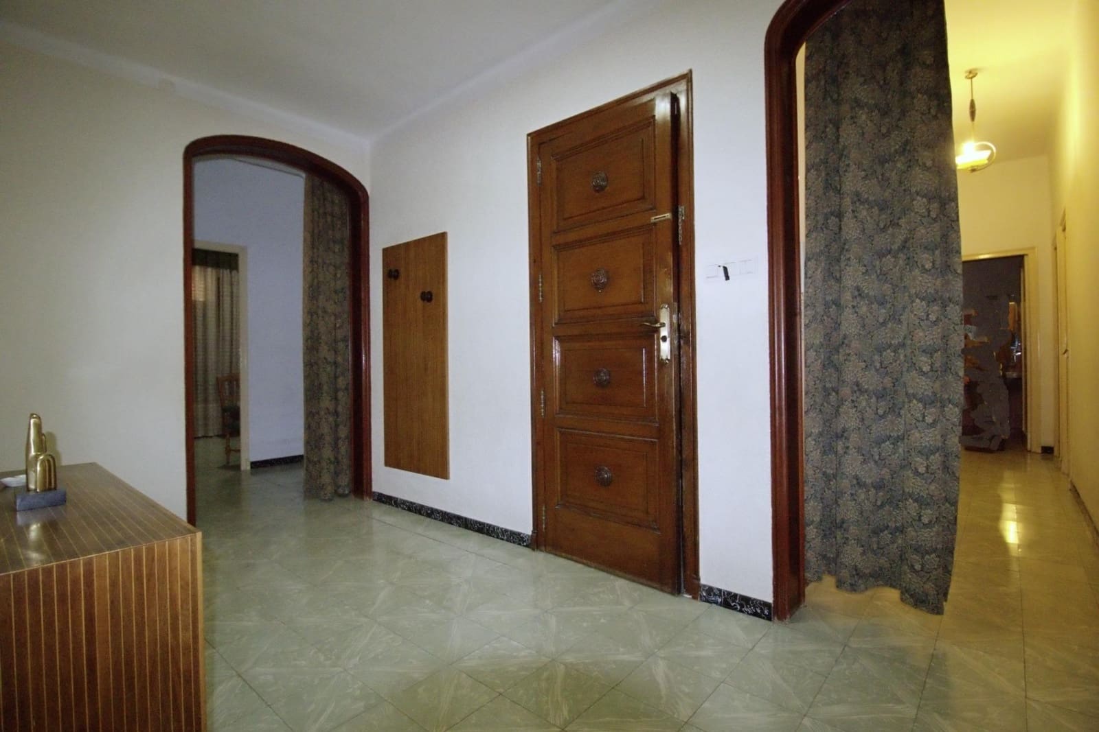 8 bedroom Commercial for sale in Crevillente / Crevillent with garage - € 800,000 (Ref: 9743133)