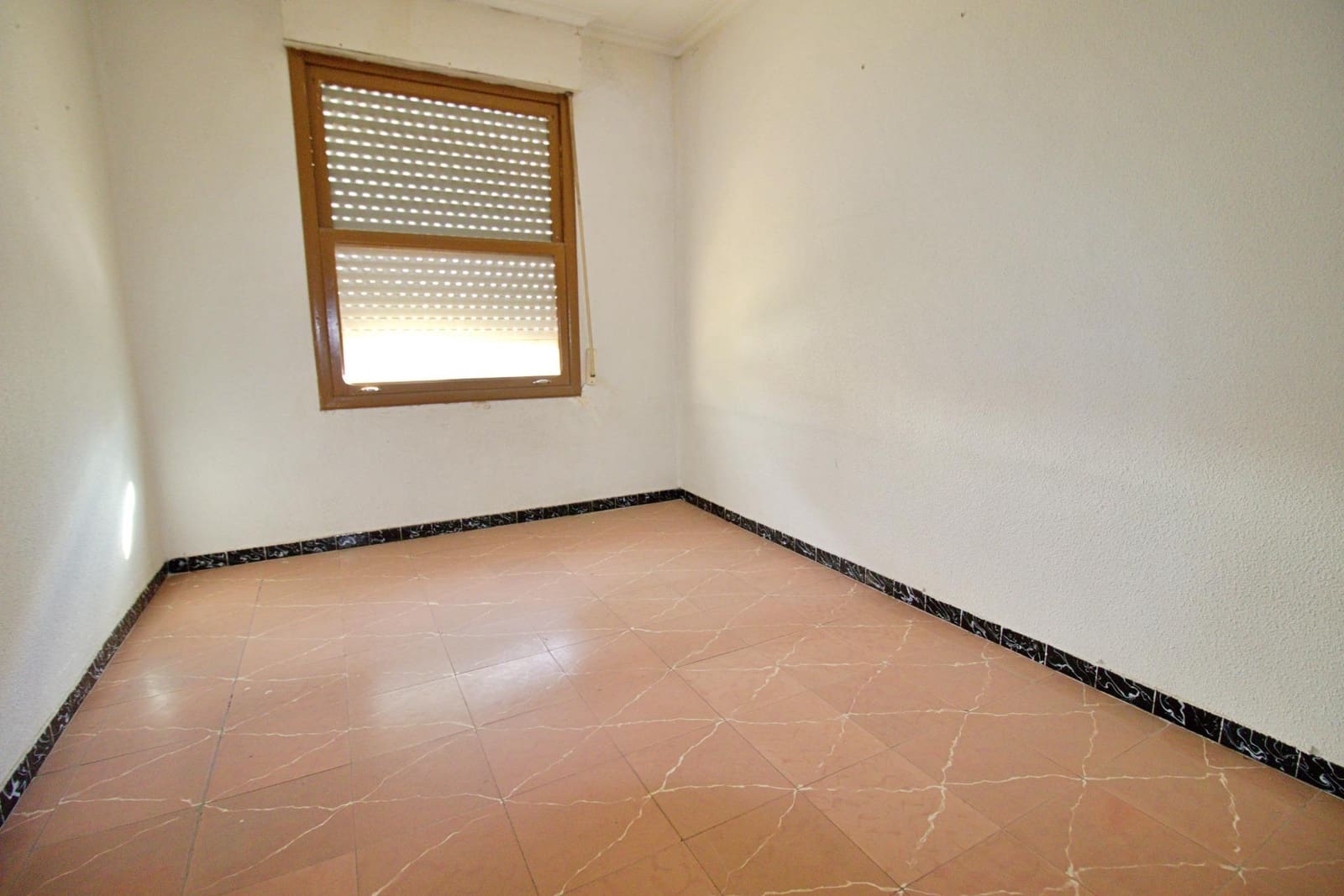 8 bedroom Commercial for sale in Crevillente / Crevillent with garage - € 800,000 (Ref: 9743133)