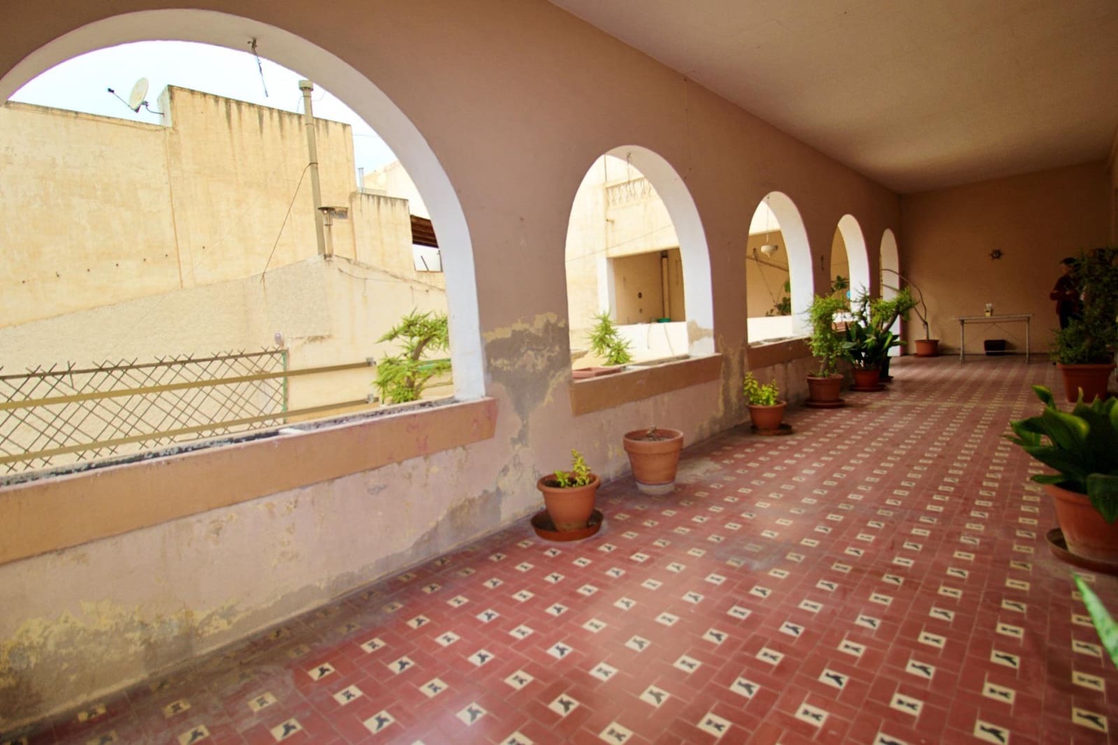 8 bedroom Commercial for sale in Crevillente / Crevillent with garage - € 800,000 (Ref: 9743133)