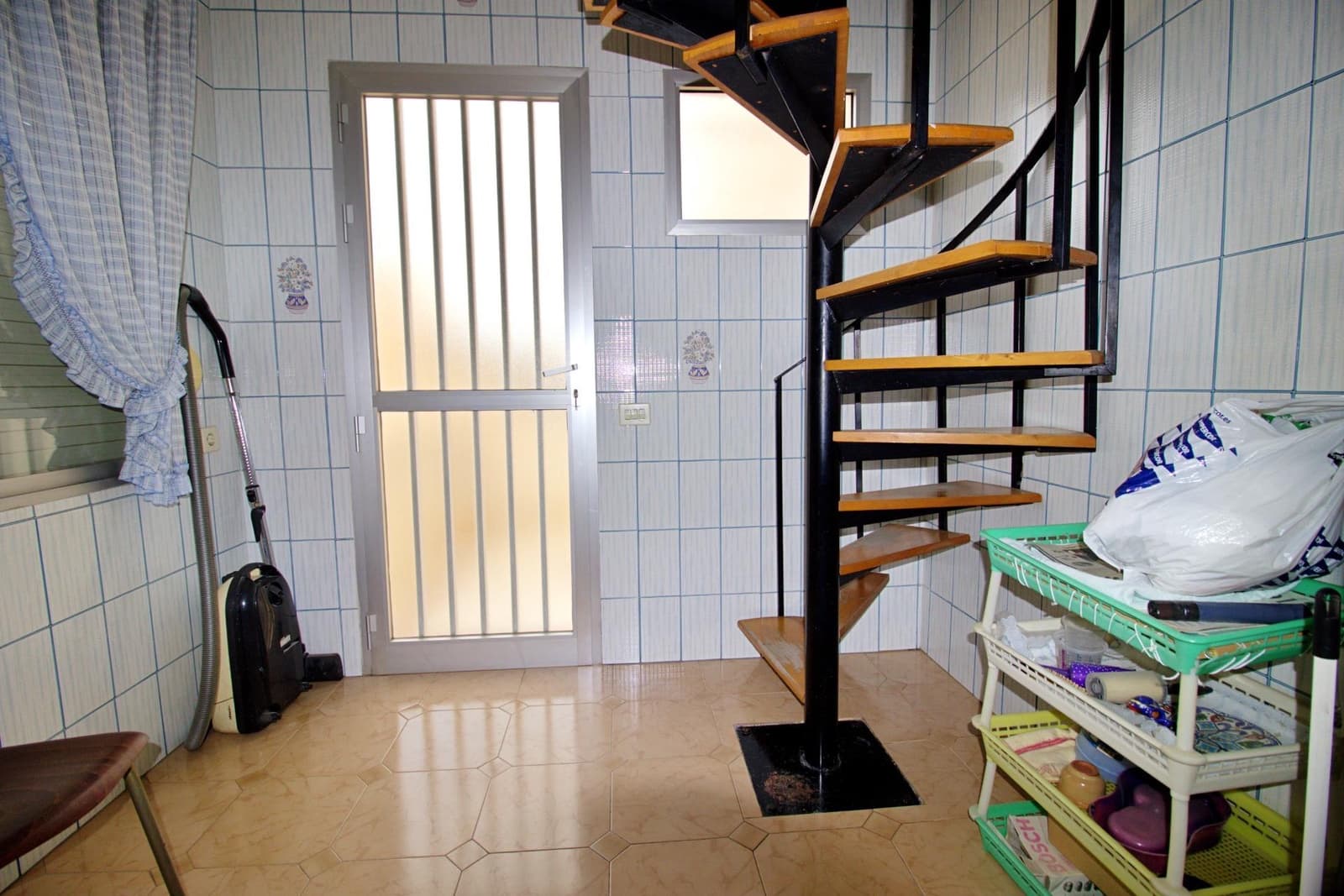 8 bedroom Commercial for sale in Crevillente / Crevillent with garage - € 800,000 (Ref: 9743133)