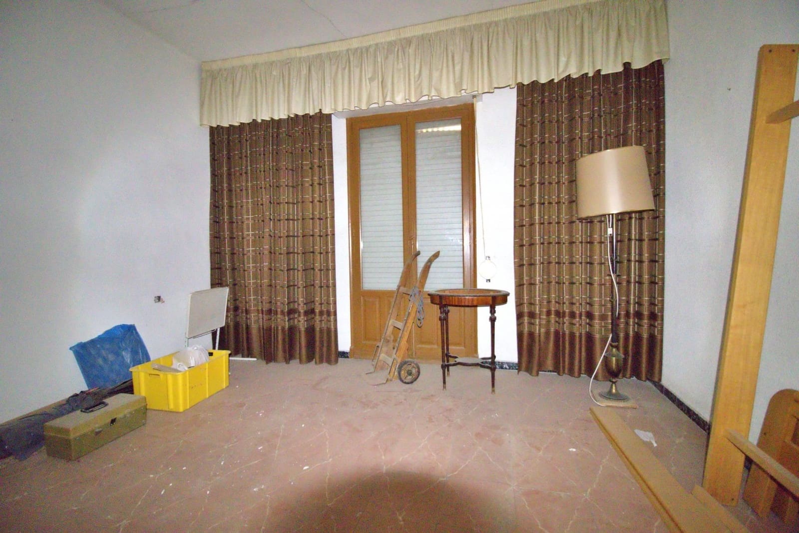 8 bedroom Commercial for sale in Crevillente / Crevillent with garage - € 800,000 (Ref: 9743133)