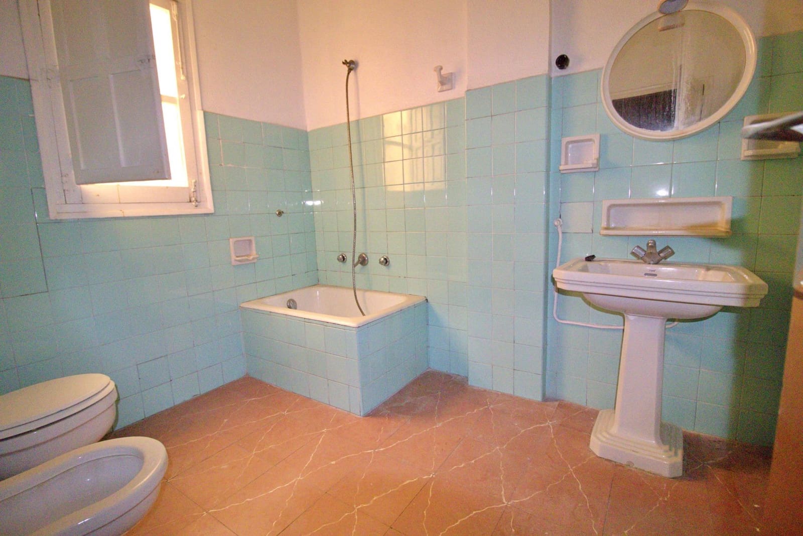 8 bedroom Commercial for sale in Crevillente / Crevillent with garage - € 800,000 (Ref: 9743133)