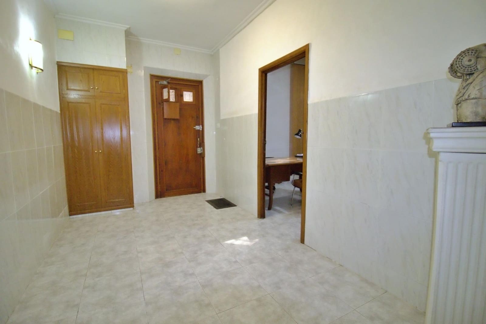 8 bedroom Commercial for sale in Crevillente / Crevillent with garage - € 800,000 (Ref: 9743133)