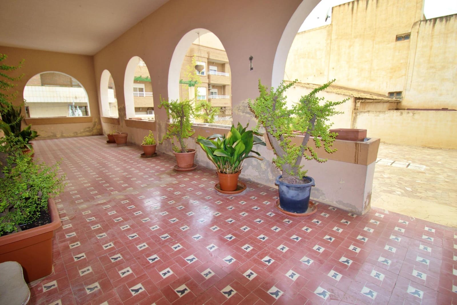 8 bedroom Commercial for sale in Crevillente / Crevillent with garage - € 800,000 (Ref: 9743133)