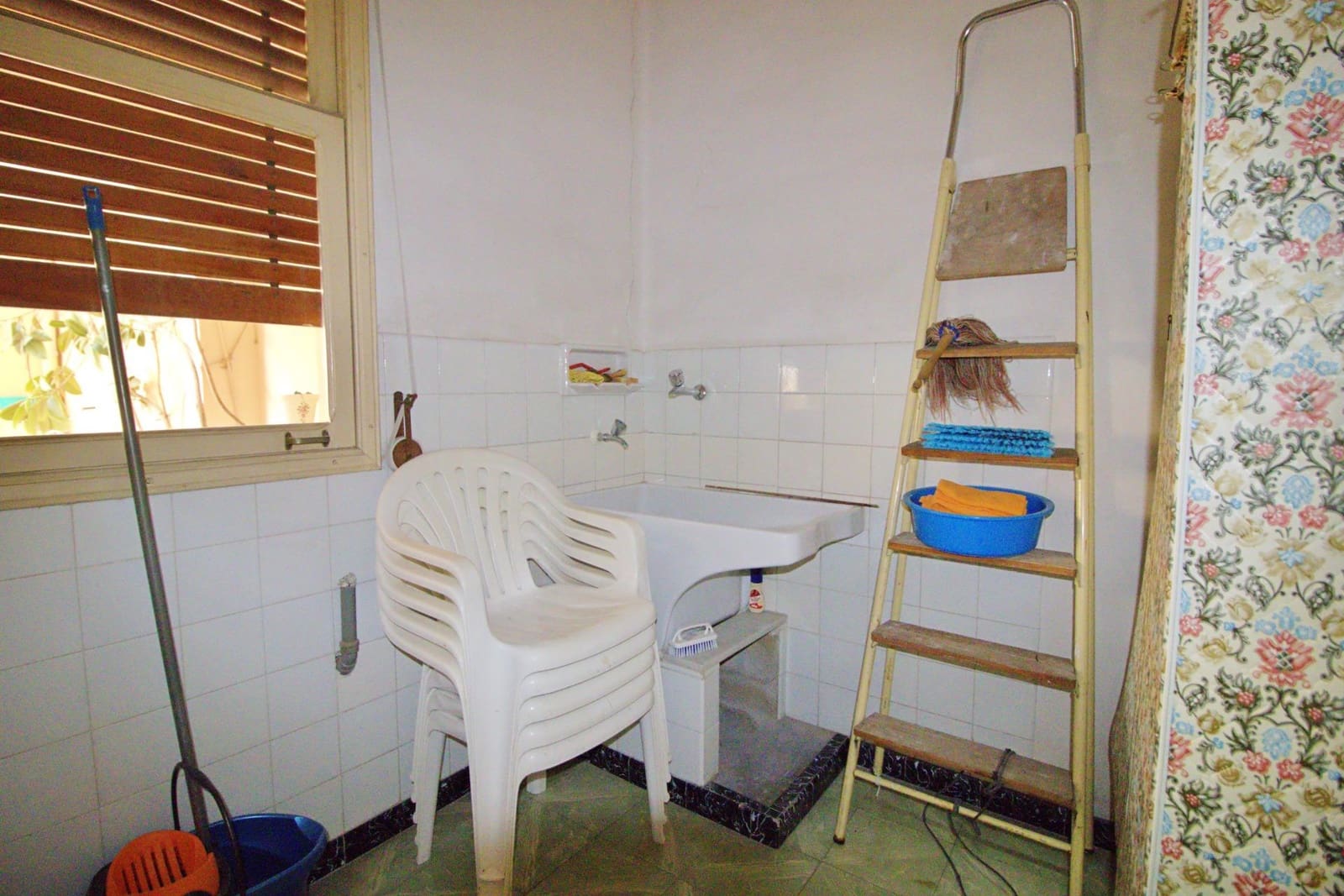 8 bedroom Commercial for sale in Crevillente / Crevillent with garage - € 800,000 (Ref: 9743133)