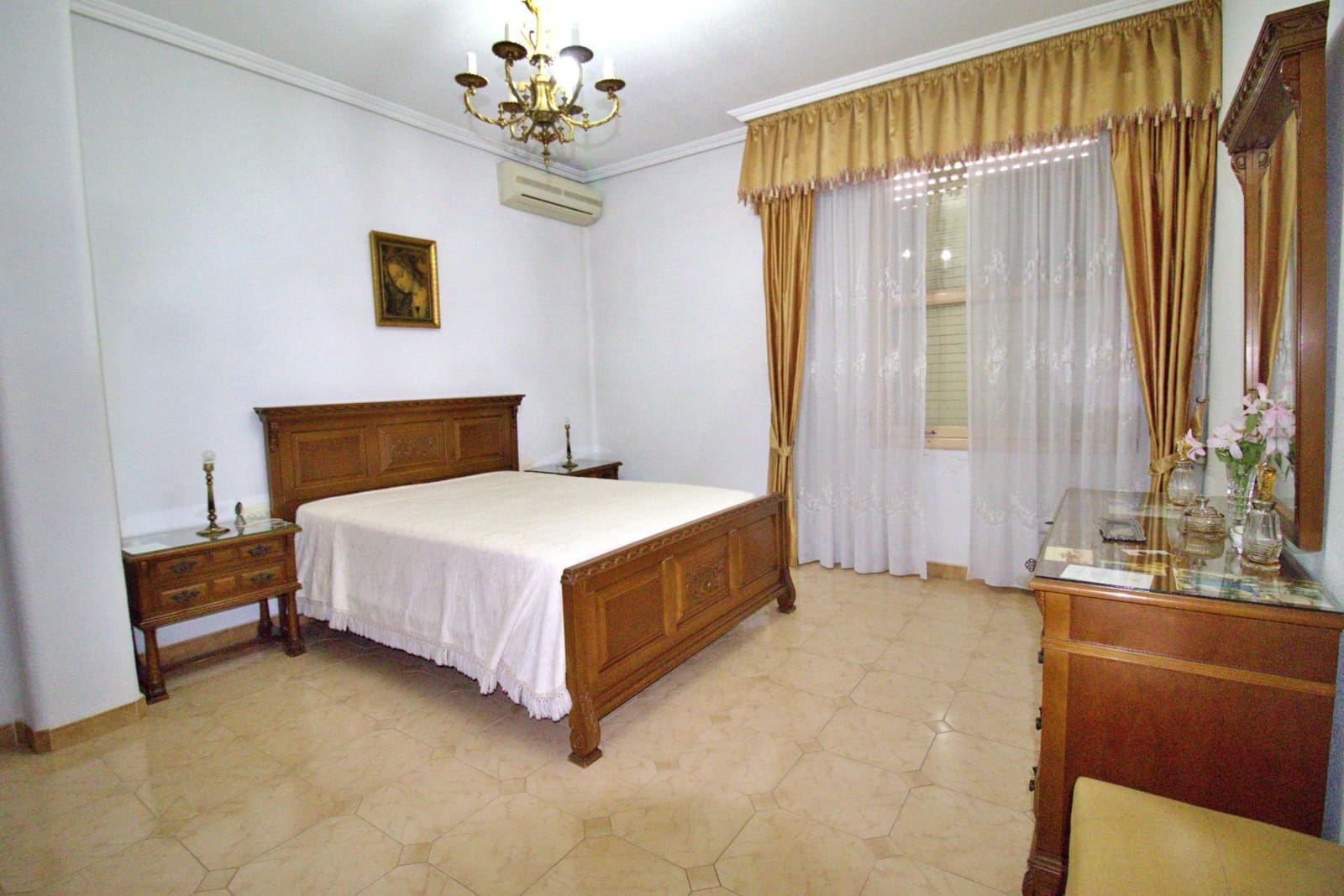 8 bedroom Commercial for sale in Crevillente / Crevillent with garage - € 800,000 (Ref: 9743133)