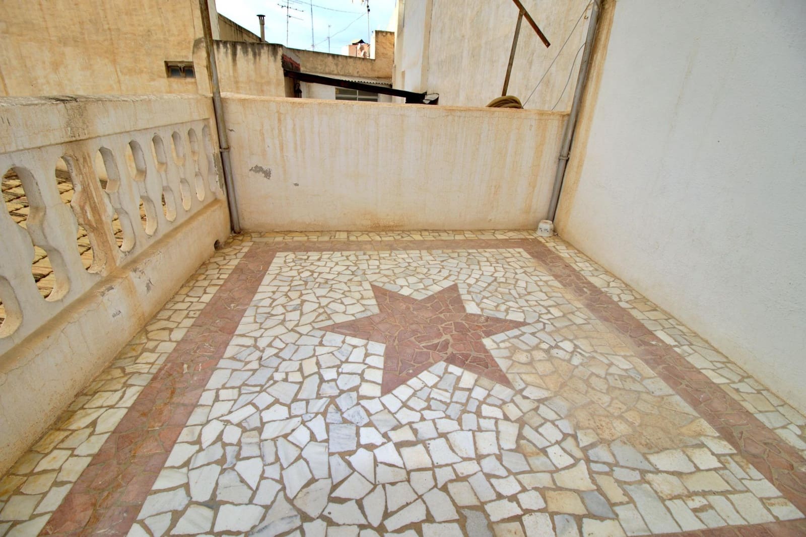 8 bedroom Commercial for sale in Crevillente / Crevillent with garage - € 800,000 (Ref: 9743133)