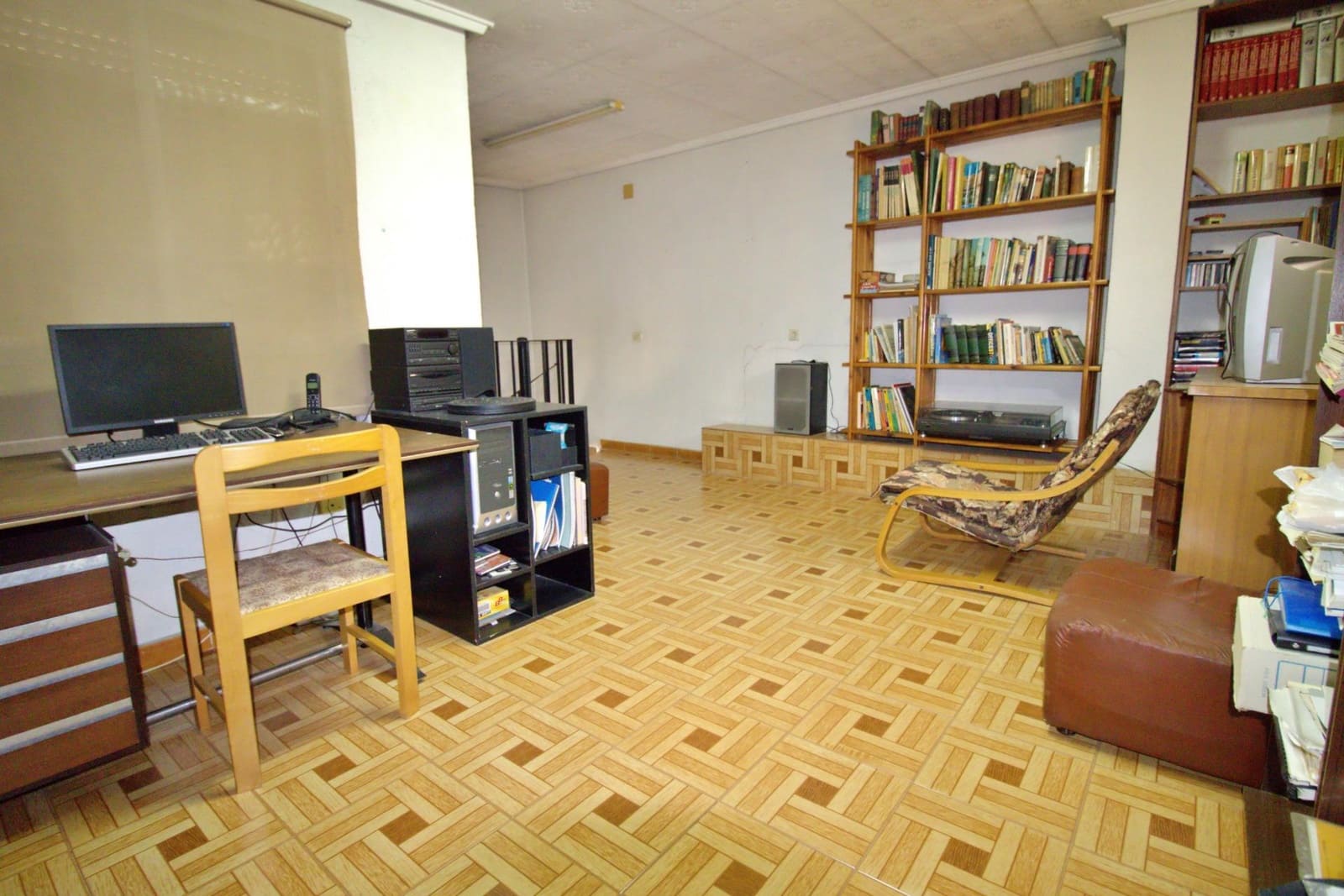 8 bedroom Commercial for sale in Crevillente / Crevillent with garage - € 800,000 (Ref: 9743133)