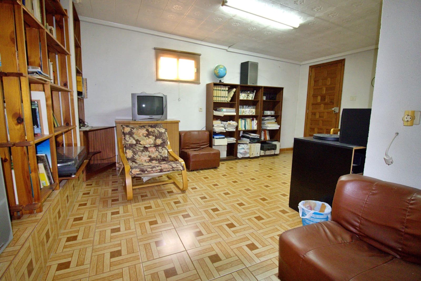 8 bedroom Commercial for sale in Crevillente / Crevillent with garage - € 800,000 (Ref: 9743133)