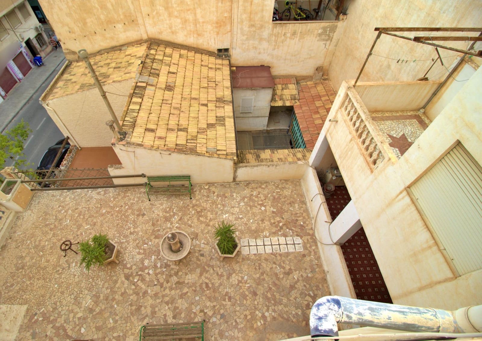 8 bedroom Commercial for sale in Crevillente / Crevillent with garage - € 800,000 (Ref: 9743133)