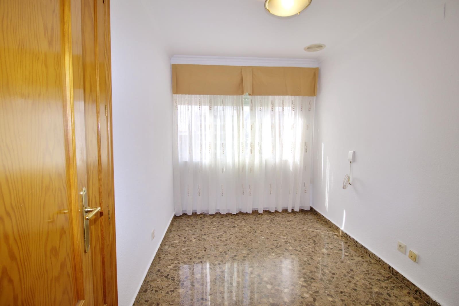 2 slaapkamer Flat te huur in Elche / Elx - € 700 (Ref: 9807955)