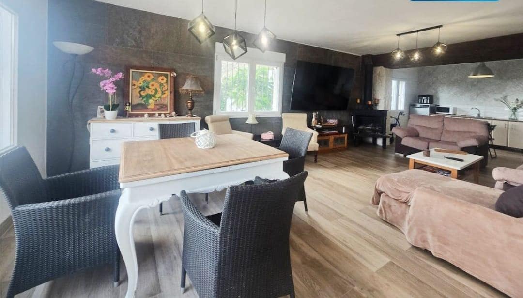 4 bedroom Villa for sale in Agost with pool garage - € 250,000 (Ref: 9807956)