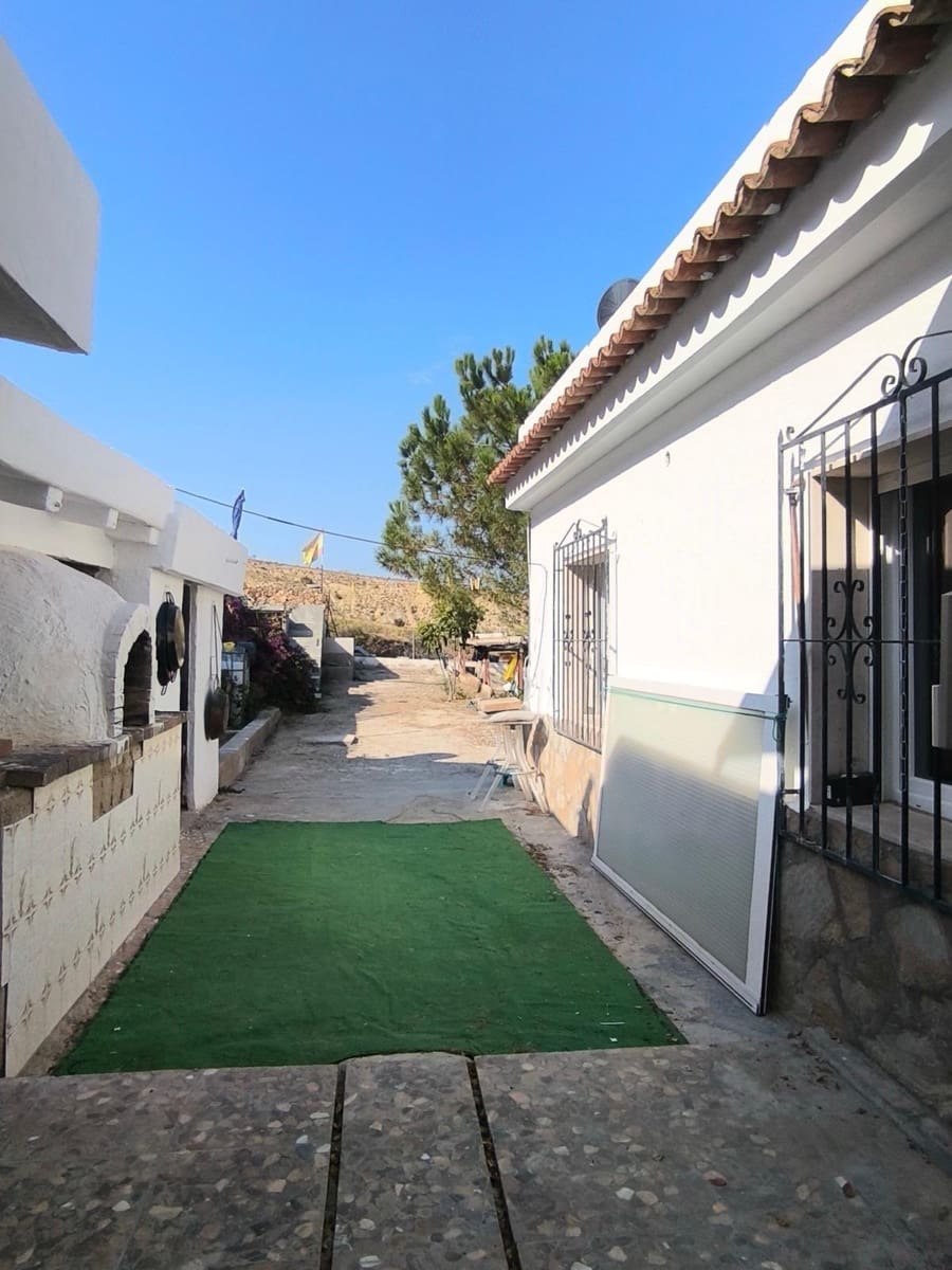 4 bedroom Villa for sale in Agost with pool garage - € 250,000 (Ref: 9807956)