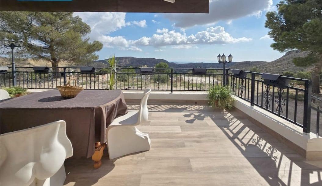 4 bedroom Villa for sale in Agost with pool garage - € 250,000 (Ref: 9807956)