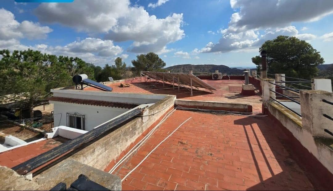 4 bedroom Villa for sale in Agost with pool garage - € 250,000 (Ref: 9807956)