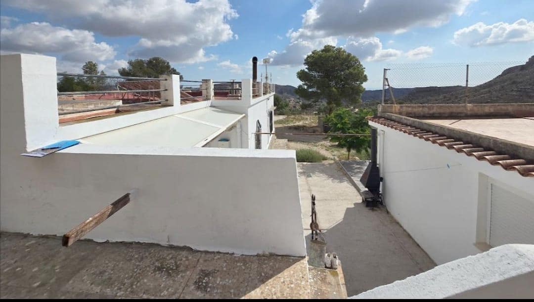 4 bedroom Villa for sale in Agost with pool garage - € 250,000 (Ref: 9807956)