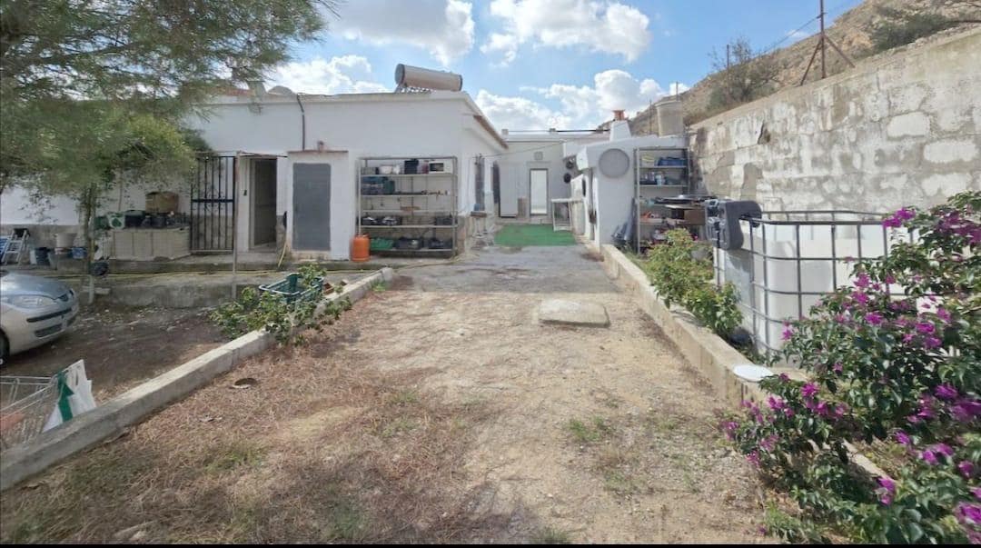 4 bedroom Villa for sale in Agost with pool garage - € 250,000 (Ref: 9807956)