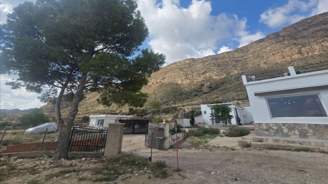 4 bedroom Villa for sale in Agost with pool garage - € 250,000 (Ref: 9807956)
