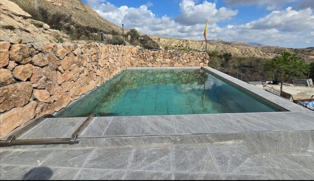 4 bedroom Villa for sale in Agost with pool garage - € 250,000 (Ref: 9807956)
