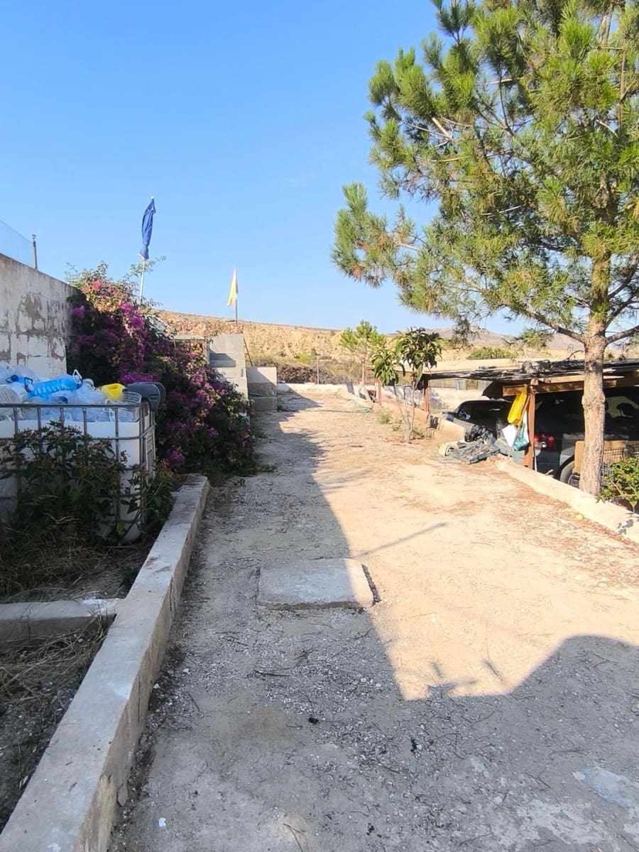 4 bedroom Villa for sale in Agost with pool garage - € 250,000 (Ref: 9807956)