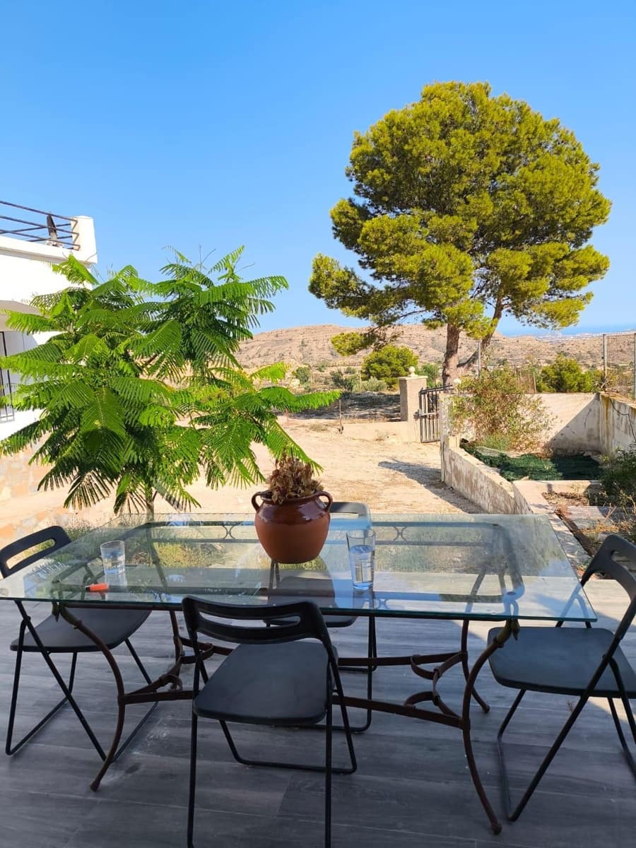 4 bedroom Villa for sale in Agost with pool garage - € 250,000 (Ref: 9807956)