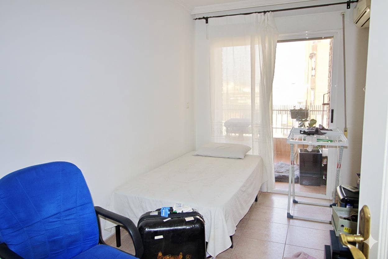 3 bedroom Penthouse for rent in Elche / Elx - € 900 (Ref: 9825254)