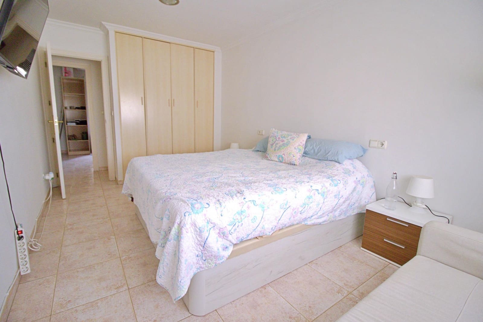 3 bedroom Penthouse for rent in Elche / Elx - € 900 (Ref: 9825254)
