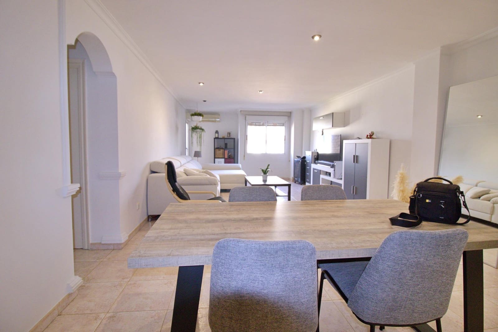 3 bedroom Penthouse for rent in Elche / Elx - € 900 (Ref: 9825254)