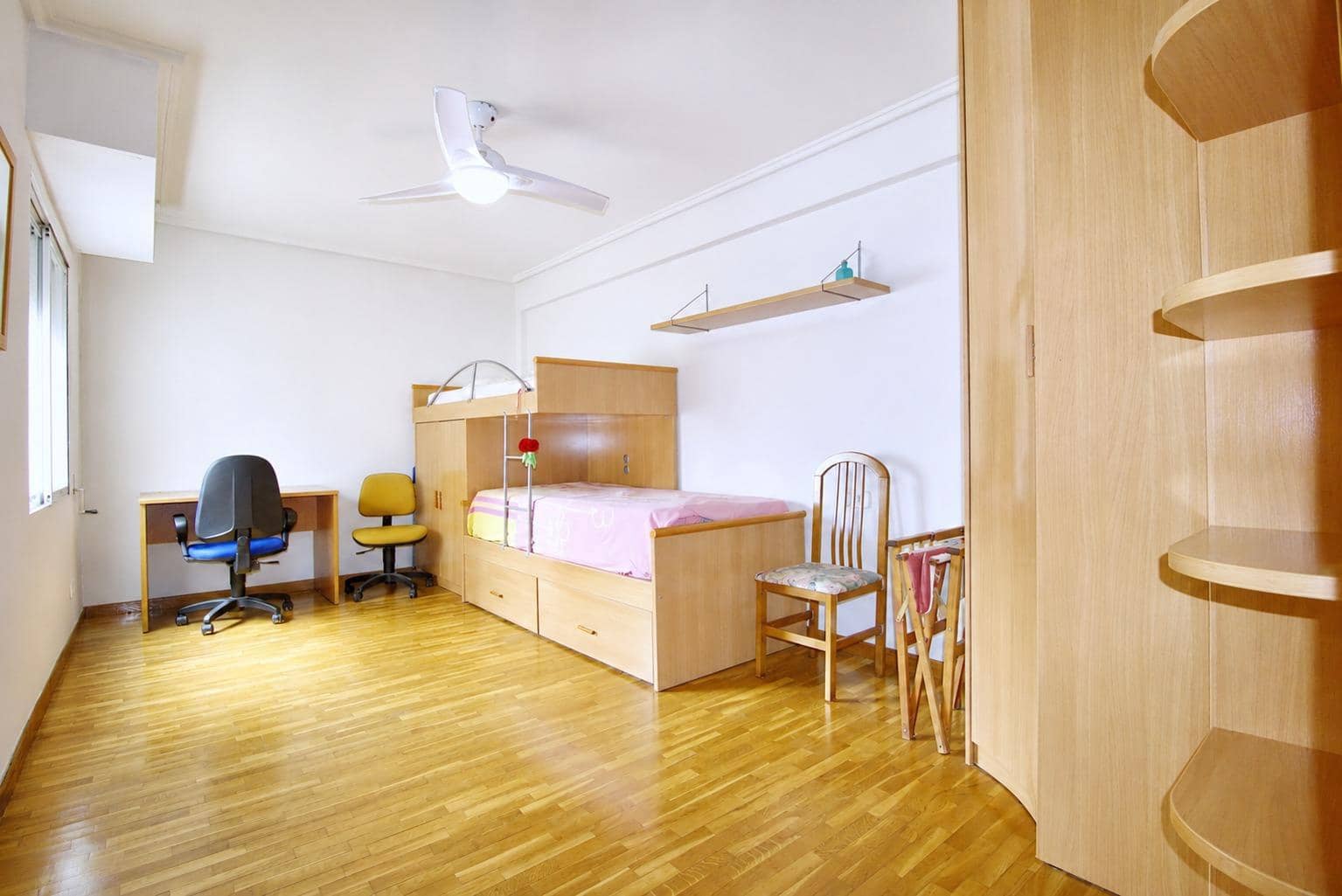 Piso de 4 habitaciones en Elche / Elx en venta - 130.000 € (Ref: 9896345)