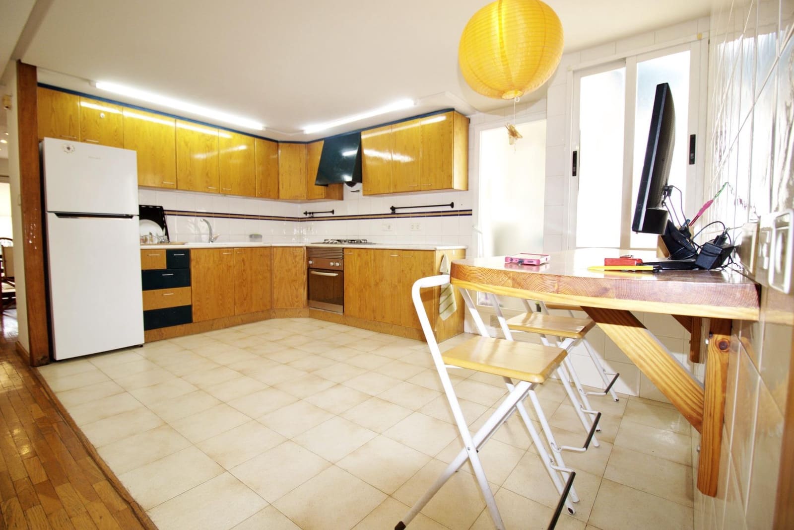 Piso de 4 habitaciones en Elche / Elx en venta - 130.000 € (Ref: 9896345)