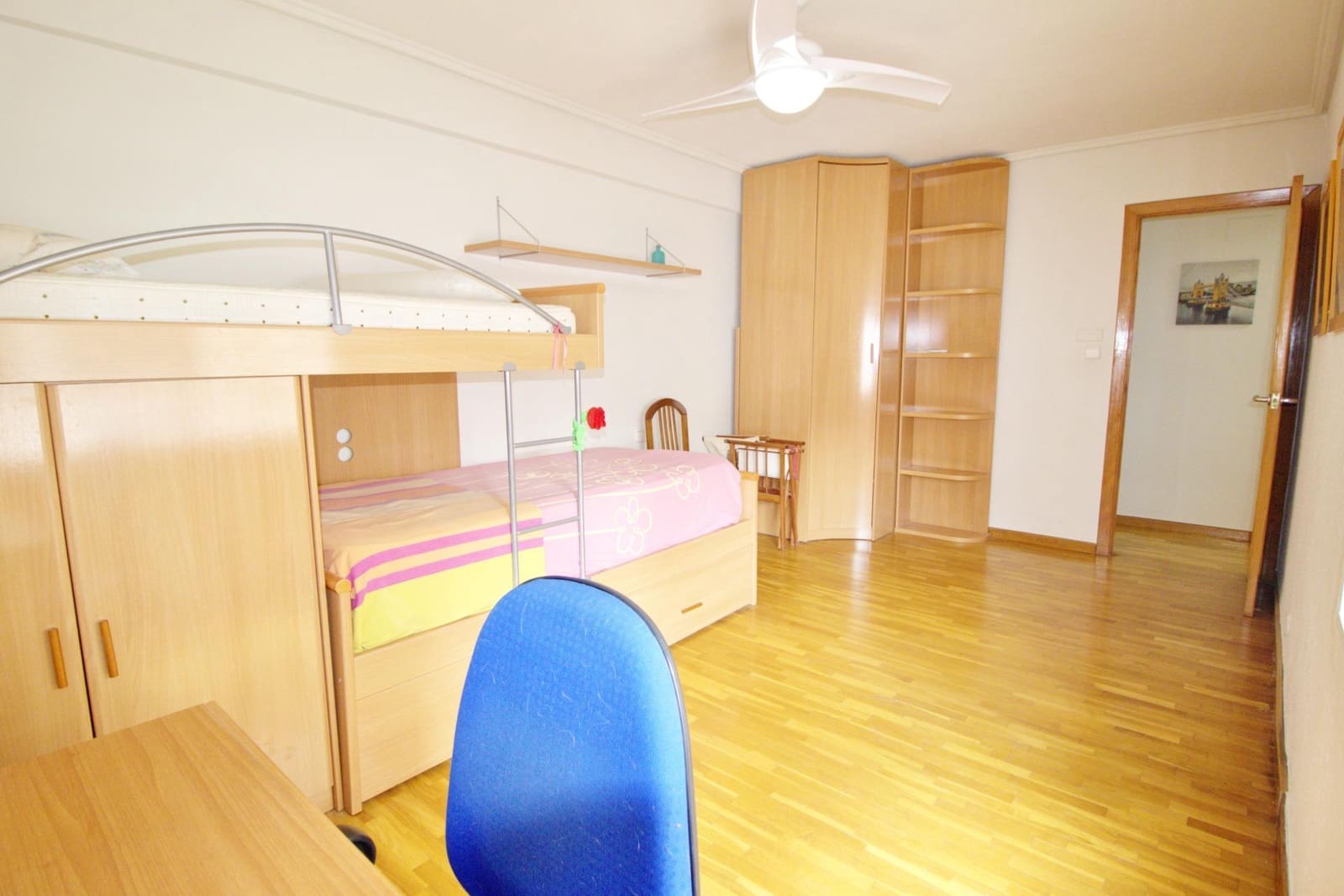 Piso de 4 habitaciones en Elche / Elx en venta - 130.000 € (Ref: 9896345)