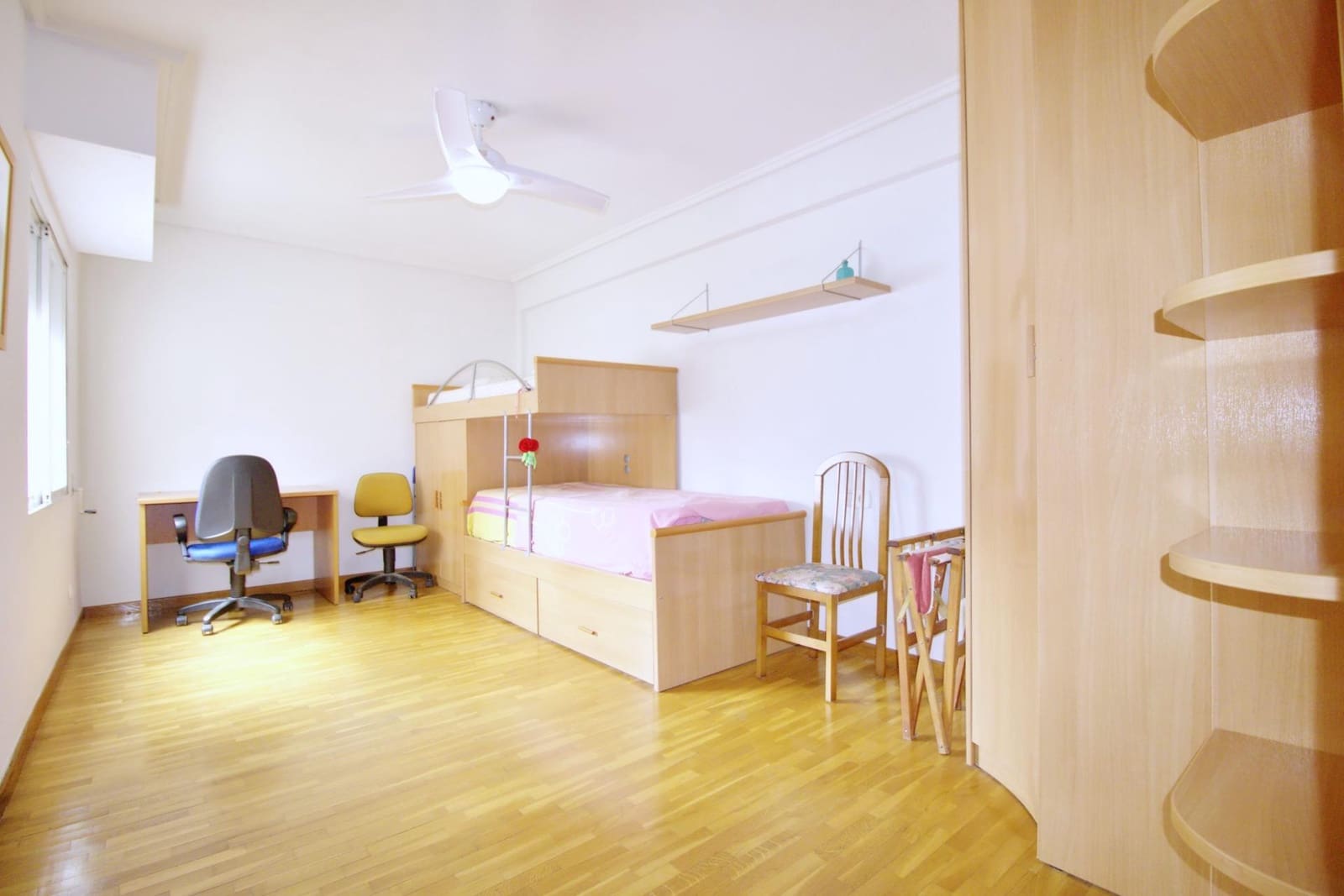Piso de 4 habitaciones en Elche / Elx en venta - 130.000 € (Ref: 9896345)