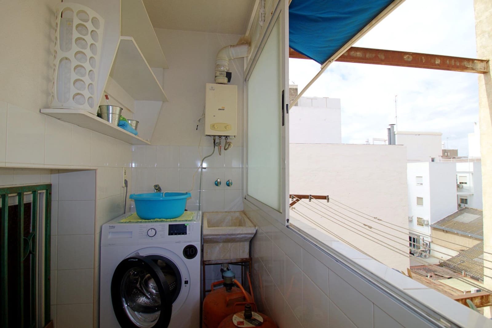 Piso de 4 habitaciones en Elche / Elx en venta - 130.000 € (Ref: 9896345)