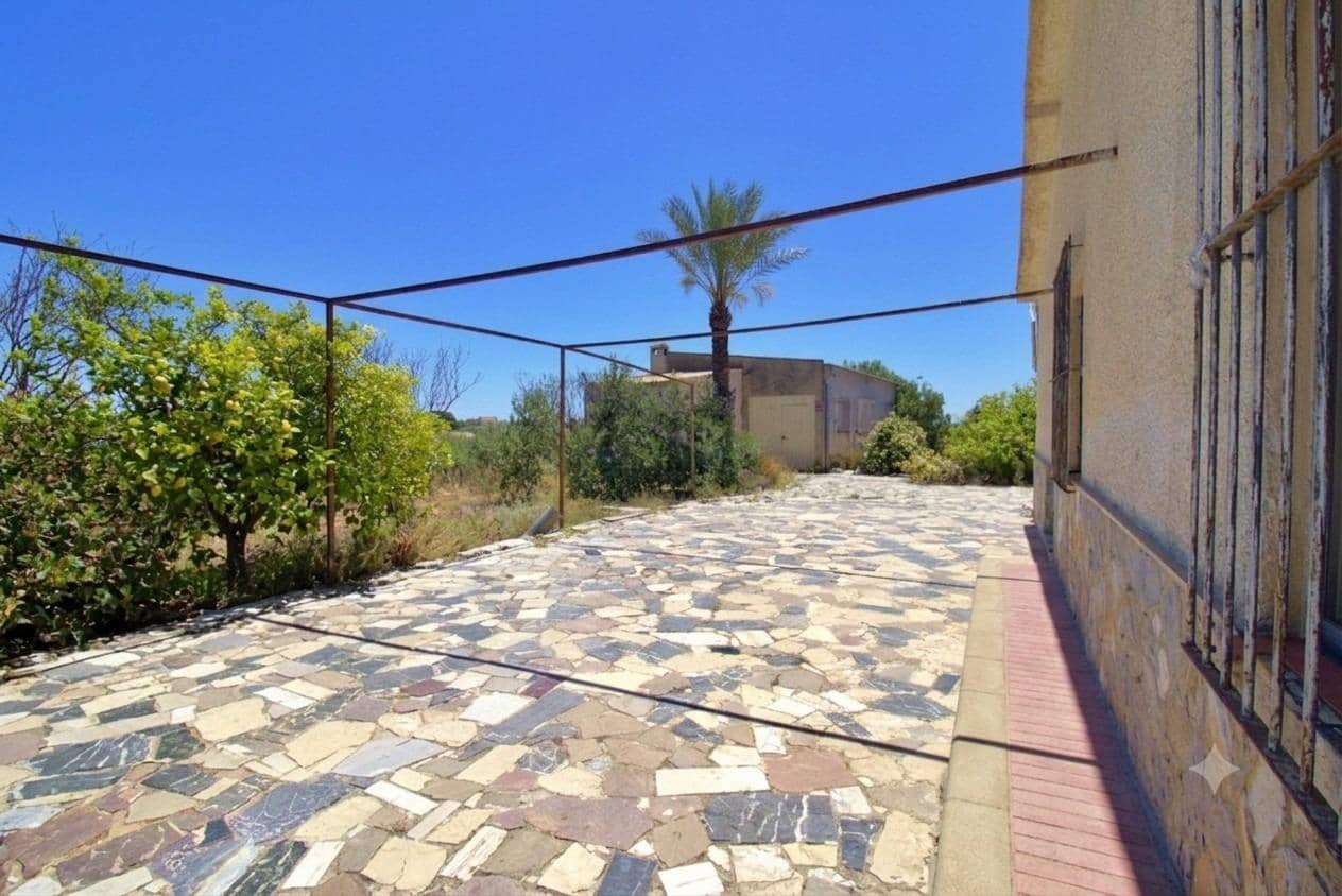 4 bedroom Villa for sale in Matola with garage - € 320,000 (Ref: 9896346)