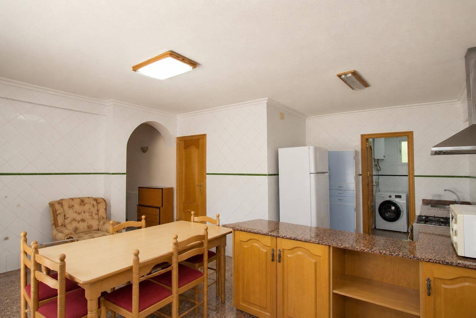 4 bedroom Villa for sale in Matola with garage - € 320,000 (Ref: 9896346)