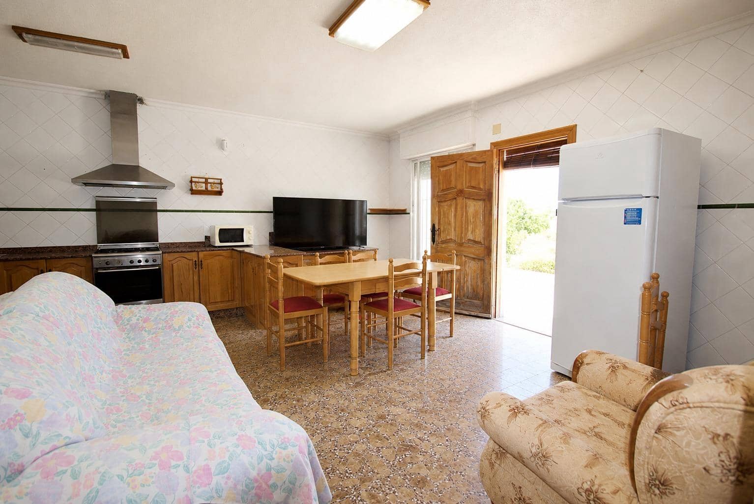 4 bedroom Villa for sale in Matola with garage - € 320,000 (Ref: 9896346)