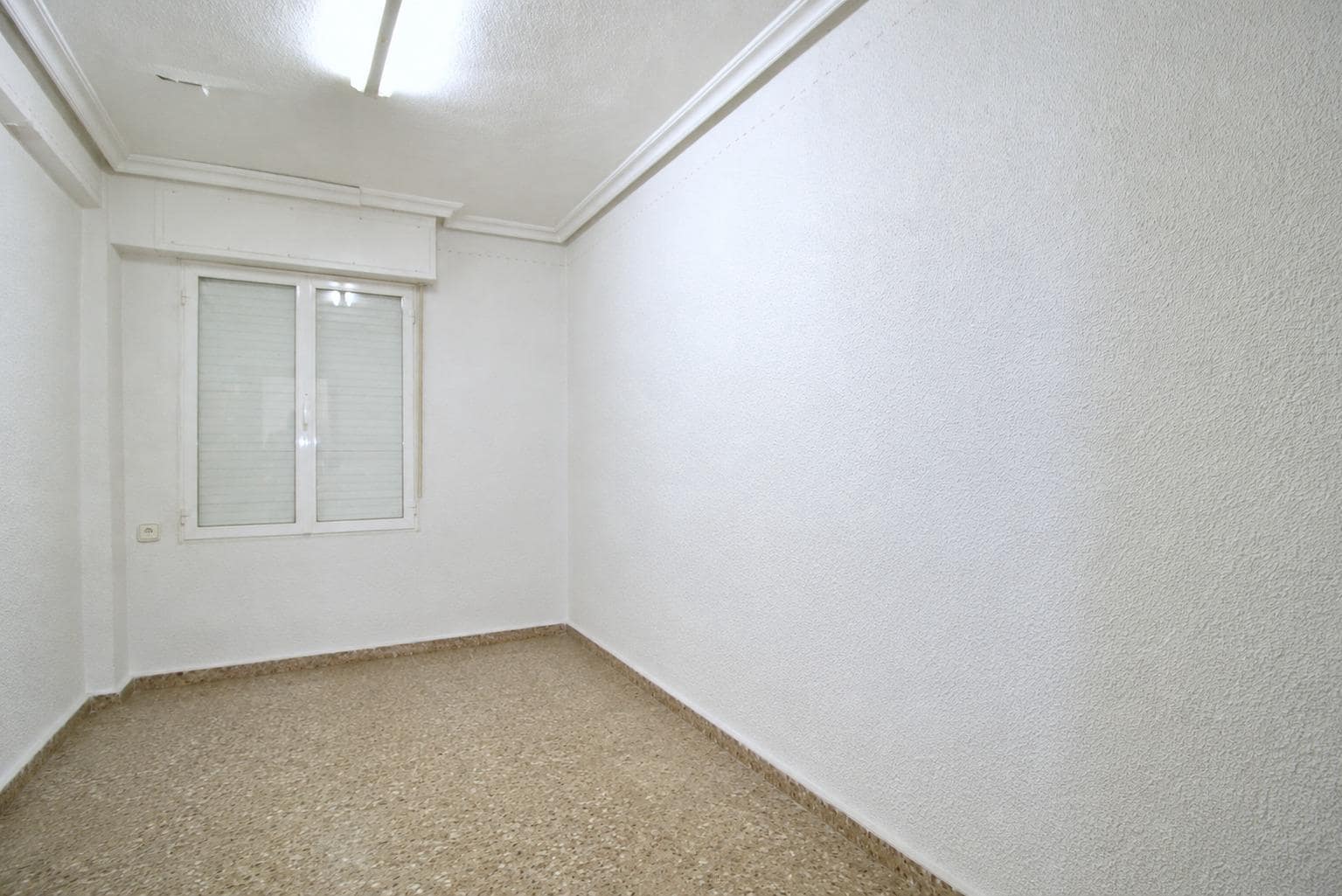 4 bedroom Villa for sale in Matola with garage - € 320,000 (Ref: 9896346)