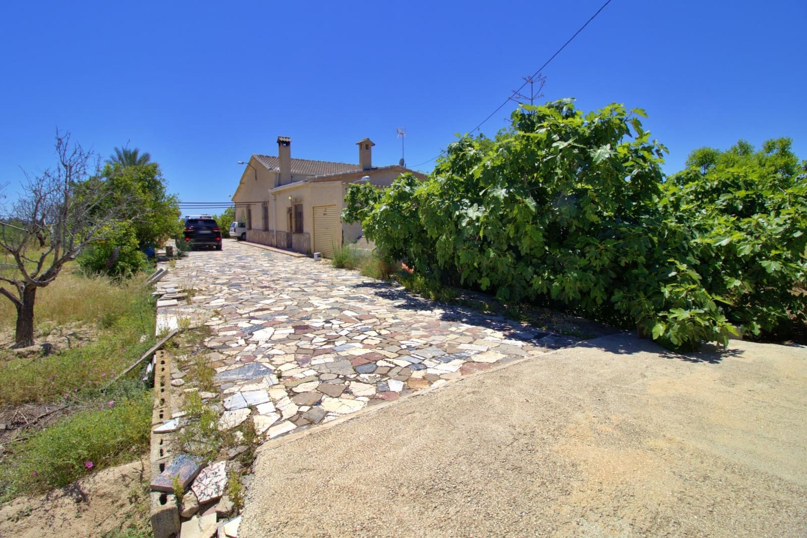 4 bedroom Villa for sale in Matola with garage - € 320,000 (Ref: 9896346)