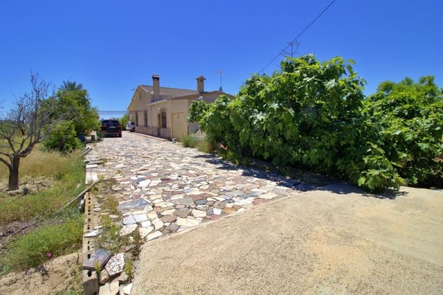 4 bedroom Villa for sale in Matola, Elche / Elx with garage - € 320,000 (Ref: 9896346)