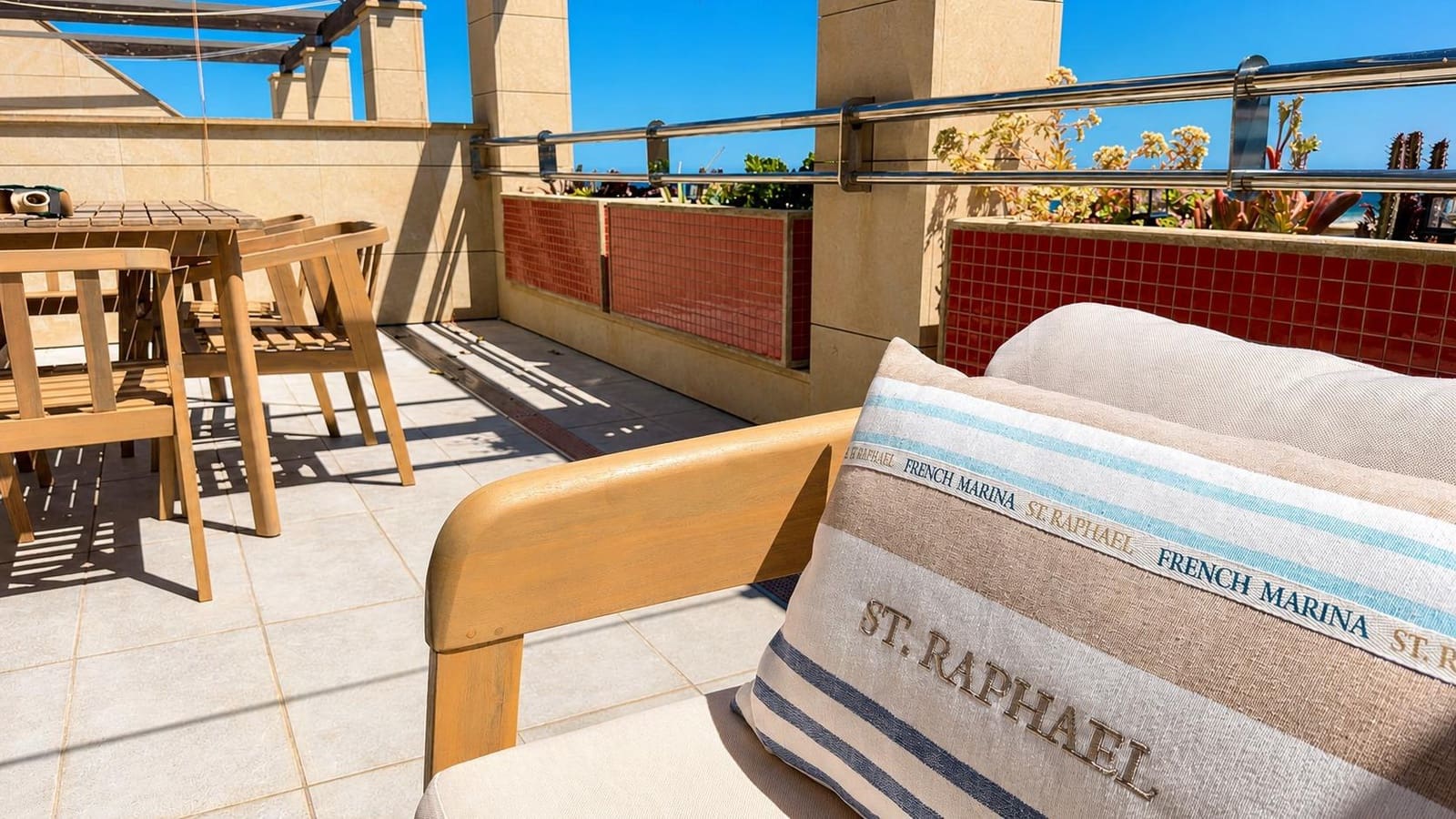 2 sovrum Takvåning till salu i Arenales del Sol med pool garage - 520 000 € (Ref: 9903935)