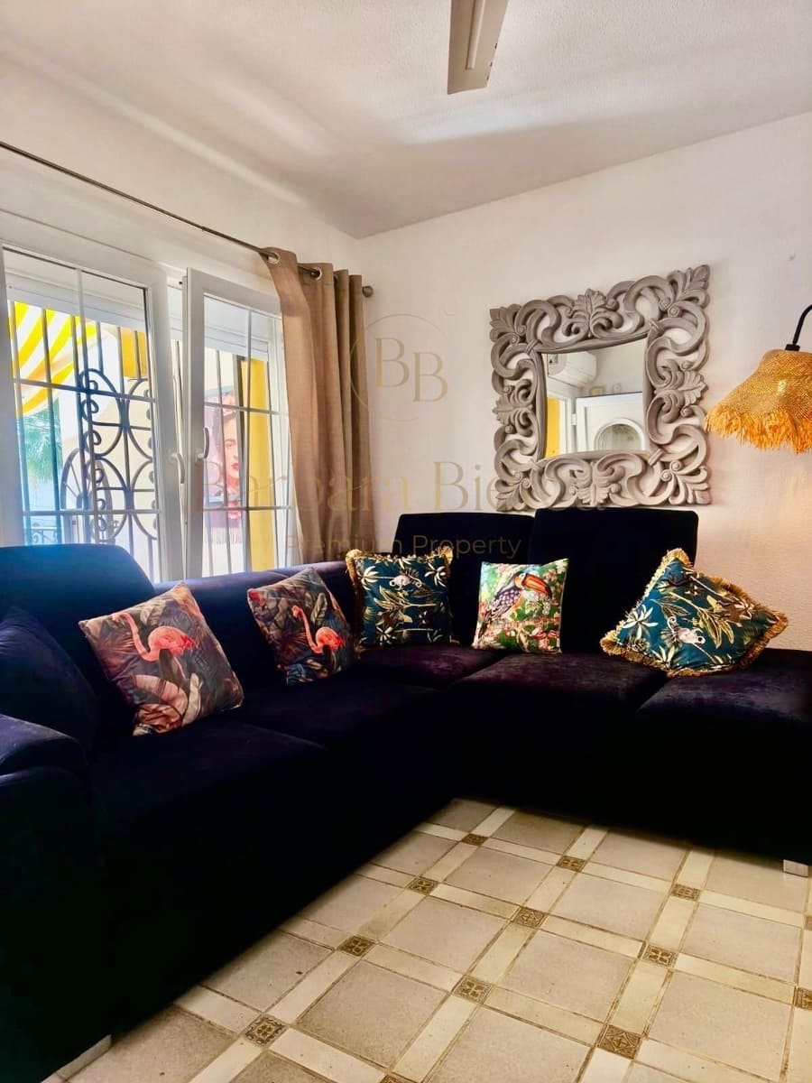 Bungalow de 2 habitaciones en Orihuela Costa en venta con piscina - 189.000 € (Ref: 9945715)