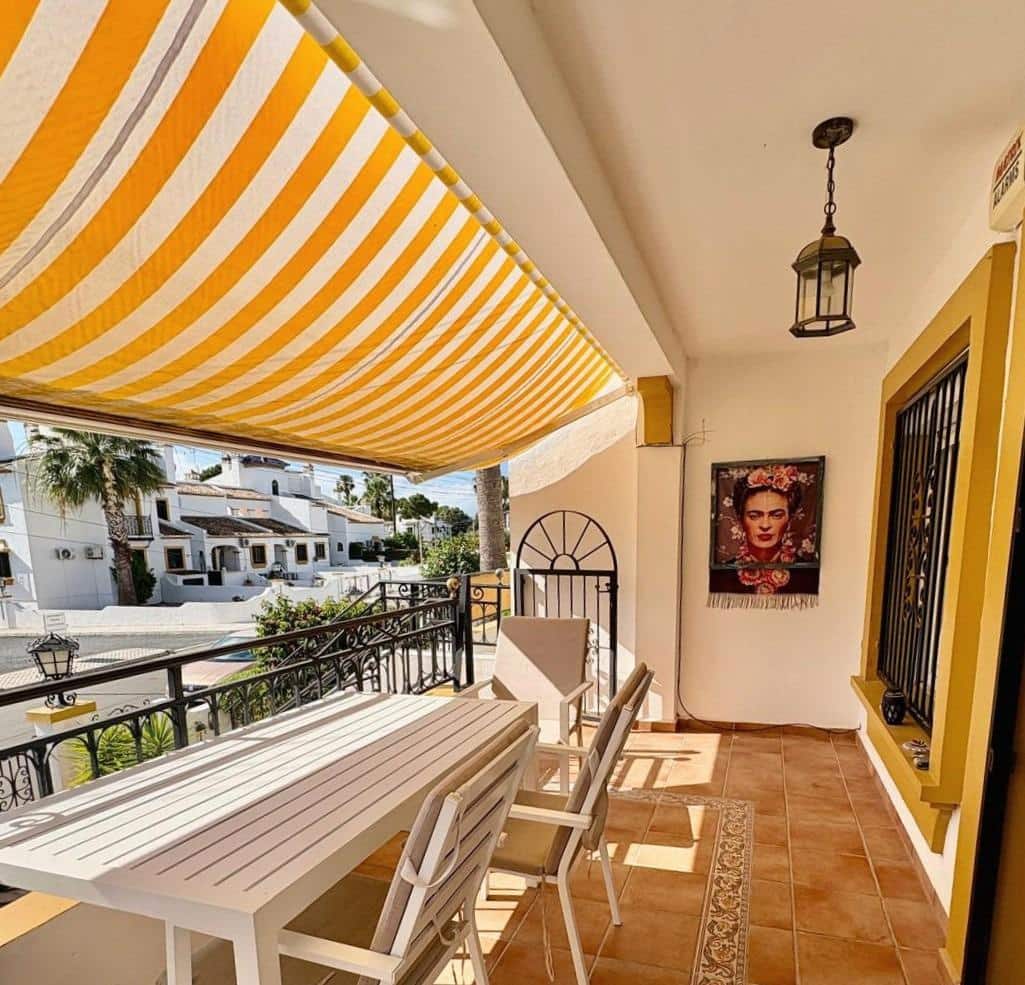 Bungalow de 2 habitaciones en Orihuela Costa en venta con piscina - 189.000 € (Ref: 9945715)