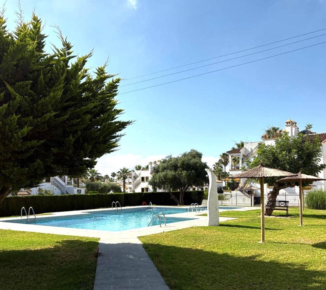 Bungalow de 2 habitaciones en Orihuela Costa en venta con piscina - 189.000 € (Ref: 9945715)